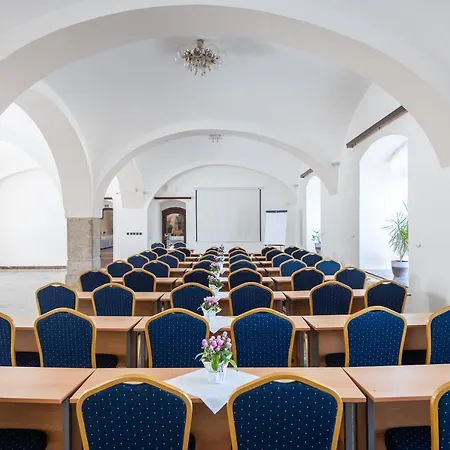 Floret 3* Průhonice