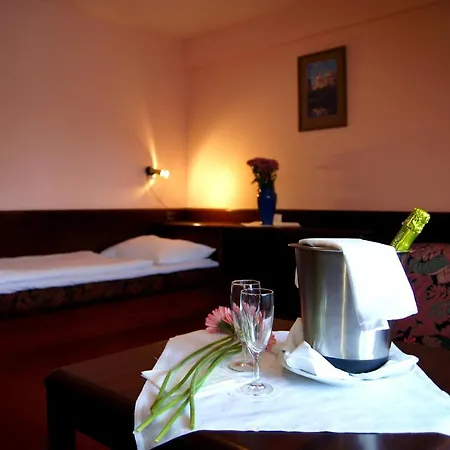 Floret 3* Průhonice